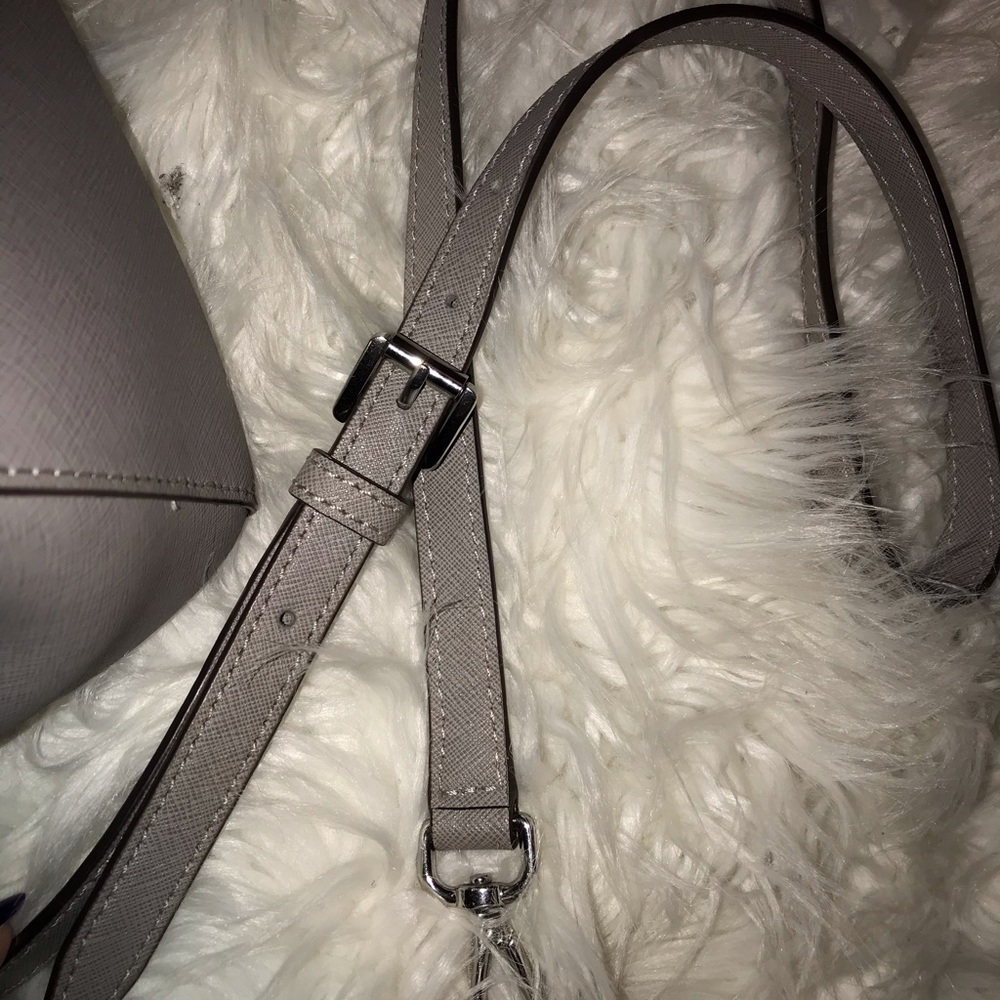 Michael Kors Hand Bag - Picture 8 of 9